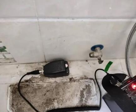 龙凤屋顶漏水维修公司分享下卫生间漏水的危害及解决方法